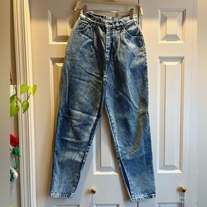 Levi's 573 Vintage 90's Acid Wash High Ride
Baggy Mom Jeans Size 7 24x29